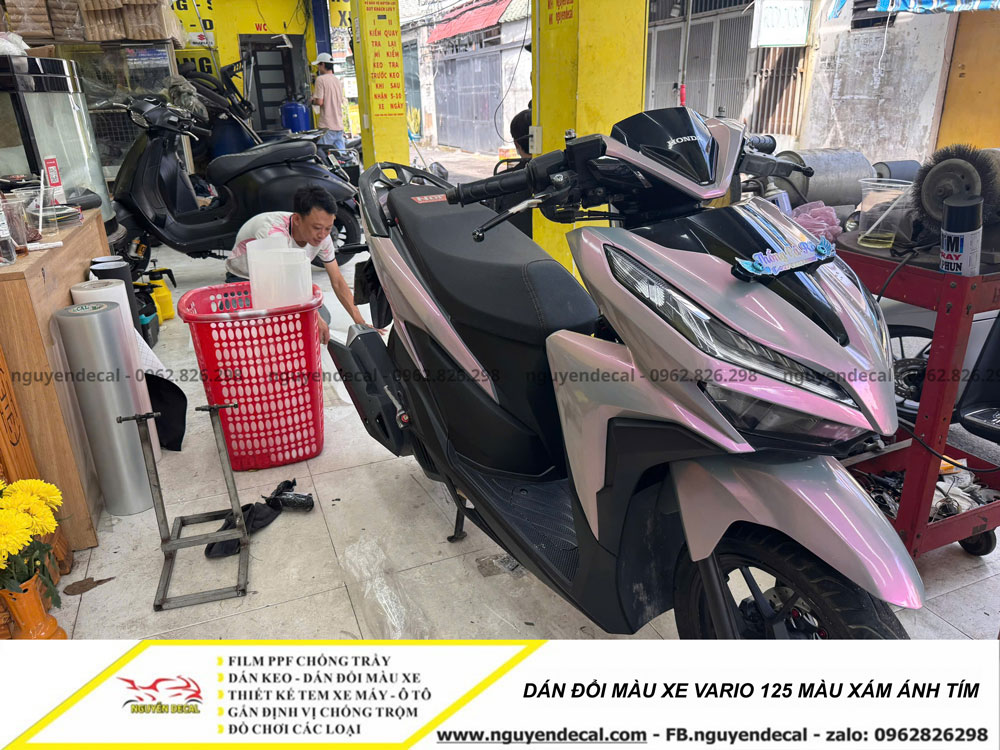 Dán đổi màu xe Vario 125 màu xám ánh tím