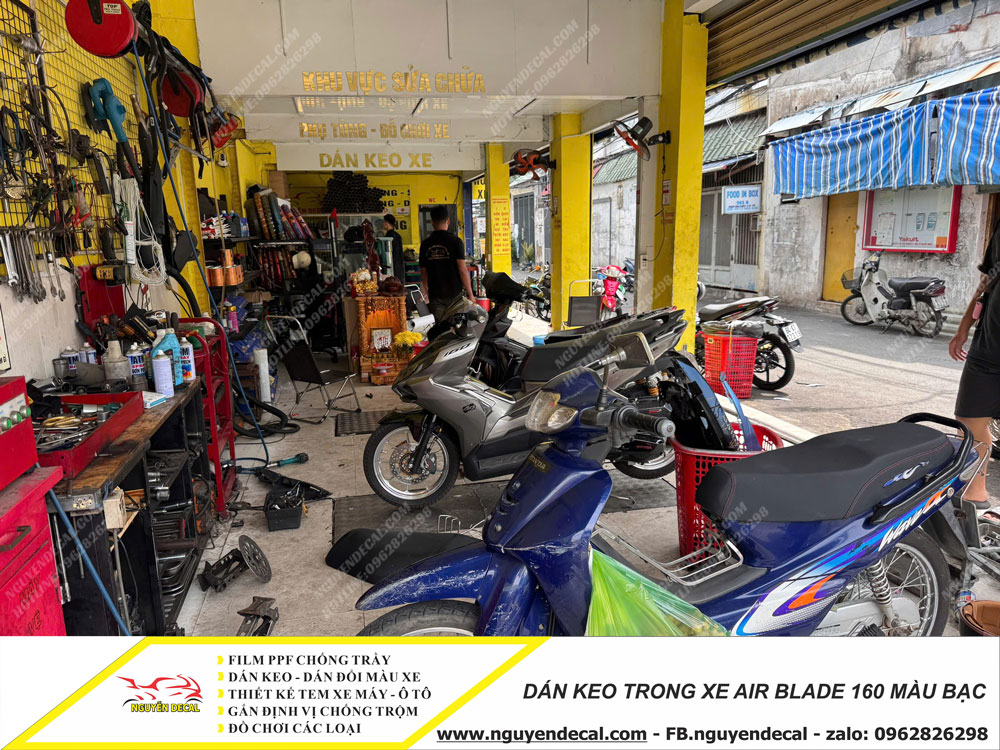 Dán keo trong xe Air Blade 160 màu bạc