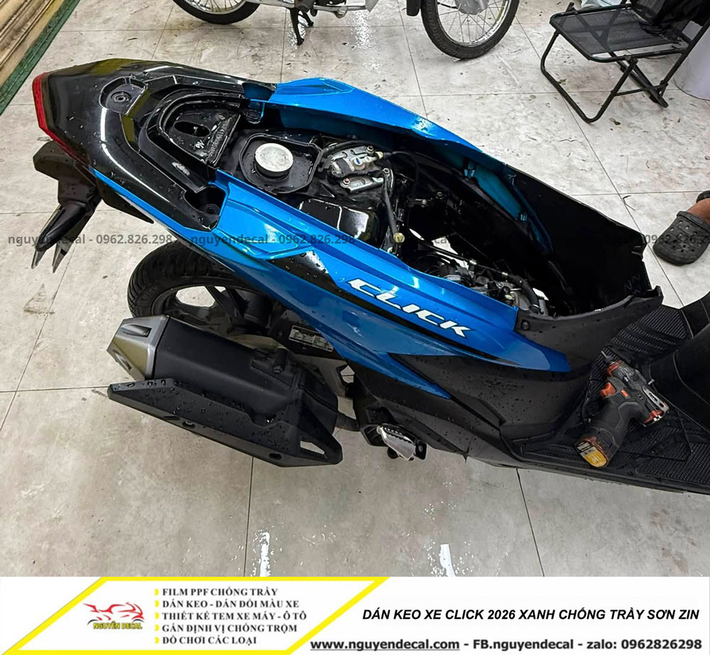 D&aacute;n keo xe Click 2026 xanh chống trầy sơn zin
