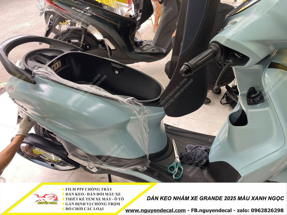 Dán keo nhám xe Grande 2025 Dán keo nhám xe Grande 2025