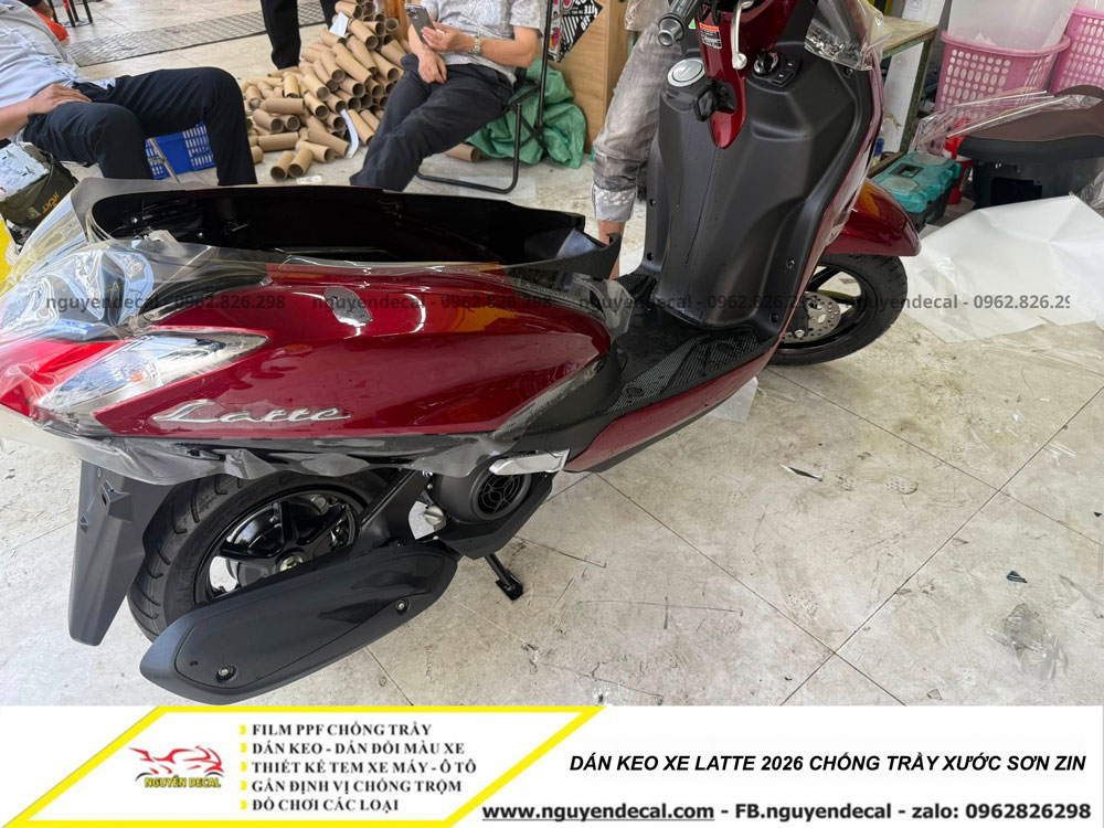D&aacute;n keo xe Latte 2026 chống trầy xước