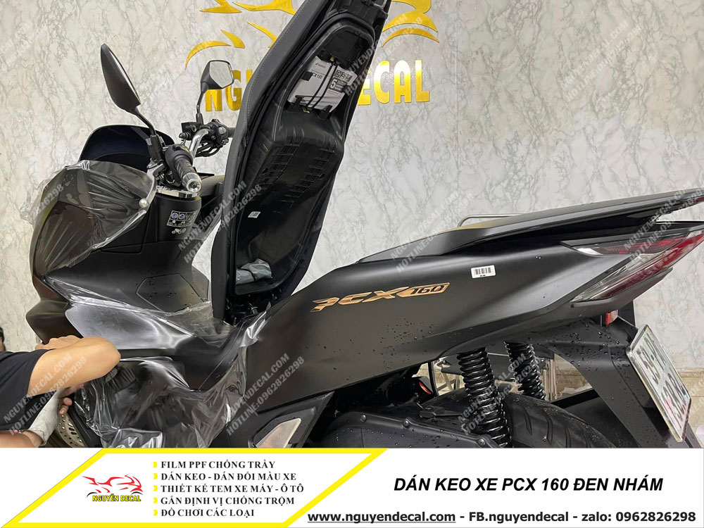 Dán keo xe PCX 160 đen nhám