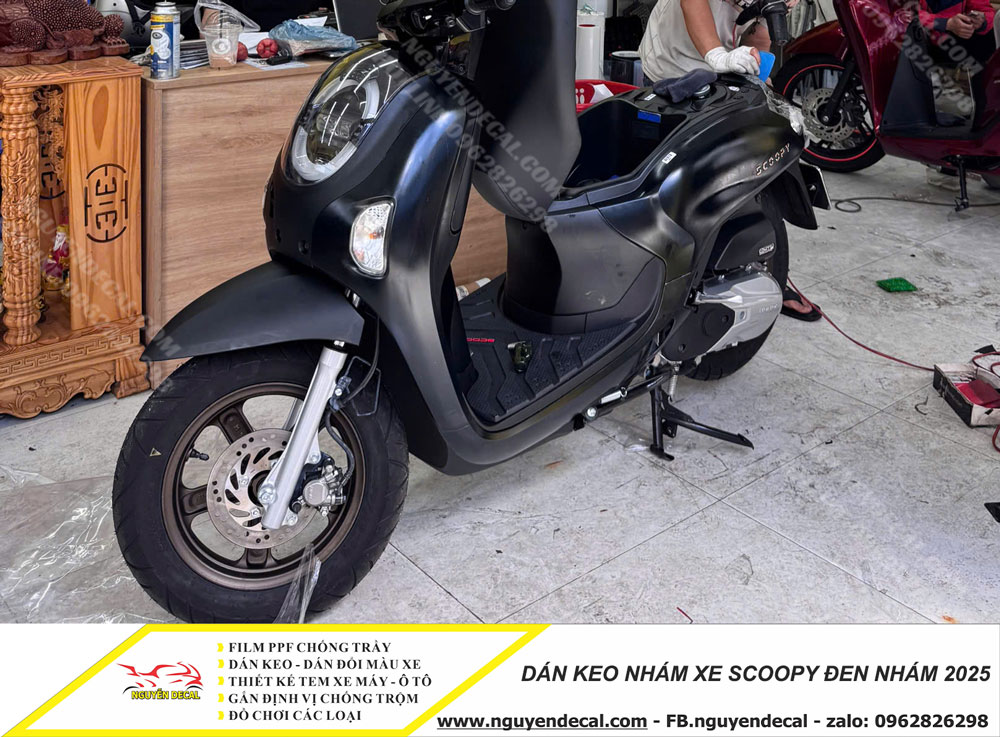 Dán keo nhám xe Scoopy đen nhám 2025 Dán keo nhám xe Scoopy đen nhám 2025
