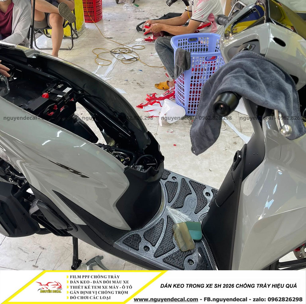 D&aacute;n keo trong xe Sh 2026
