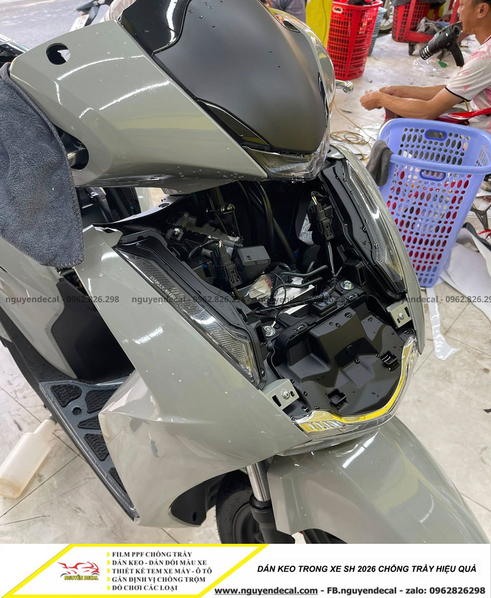 D&aacute;n keo trong xe Sh 2026