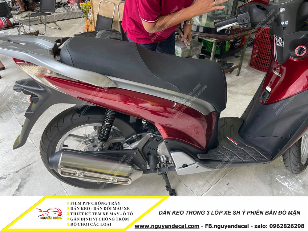 Dán keo trong 3 lớp xe Sh Ý phiên bản đỏ mận Dán keo trong 3 lớp xe Sh Ý phiên bản đỏ mận