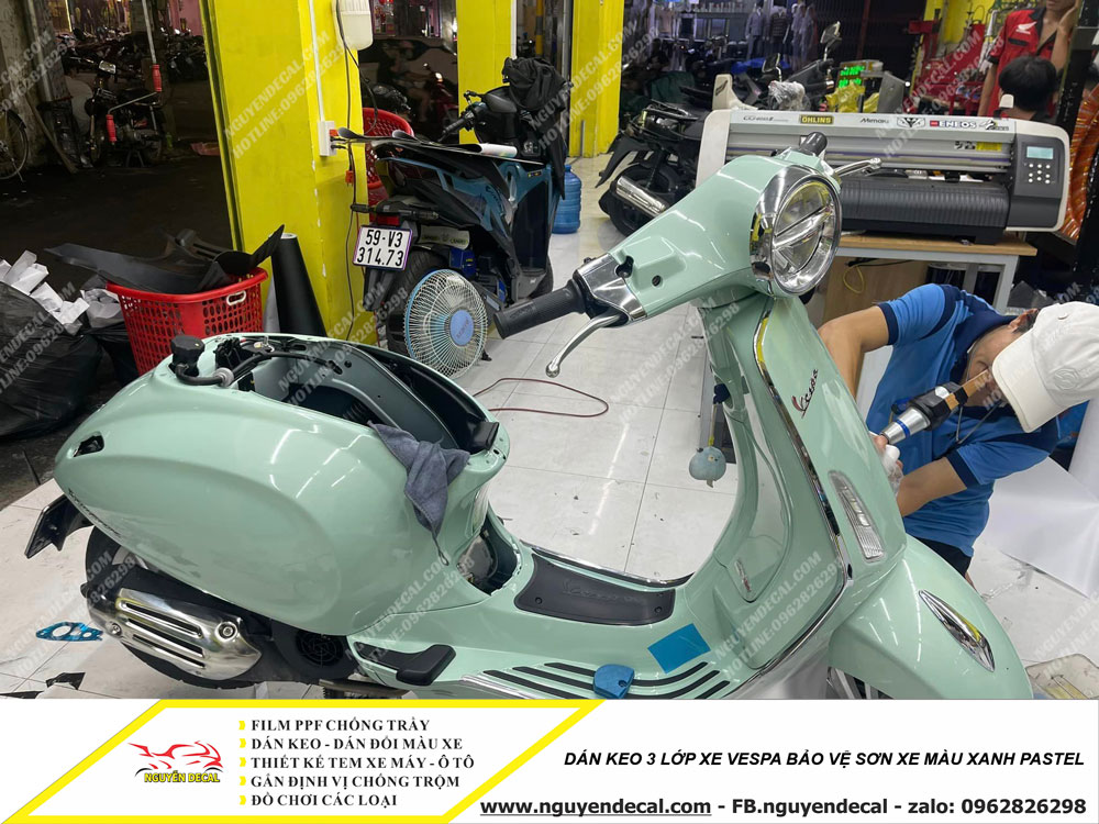 Dán keo 3 lớp xe Vespa màu xanh Pestel