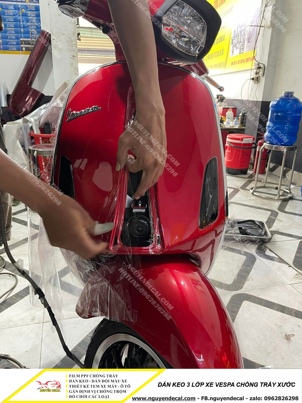 Dán keo 3 lớp xe Vespa chống trầy xước