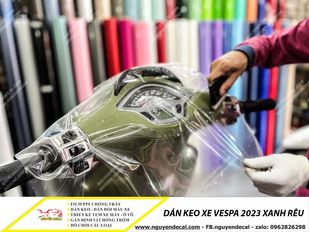Dan keo xe Vespa 2023 mau xanh reu