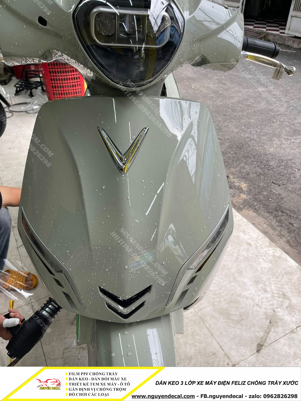 Dán keo 3 lớp xe điện Feliz chống trầy xước Dán keo 3 lớp xe điện Feliz chống trầy xước