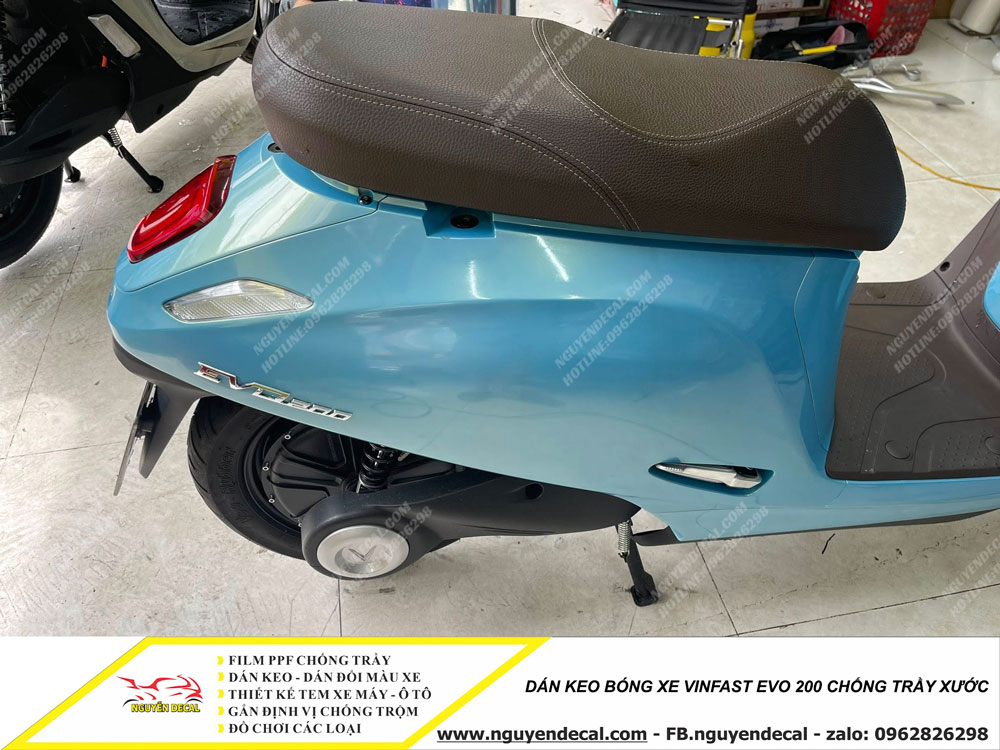 D&aacute;n keo b&oacute;ng xe Vinfast Evo200 chống trầy