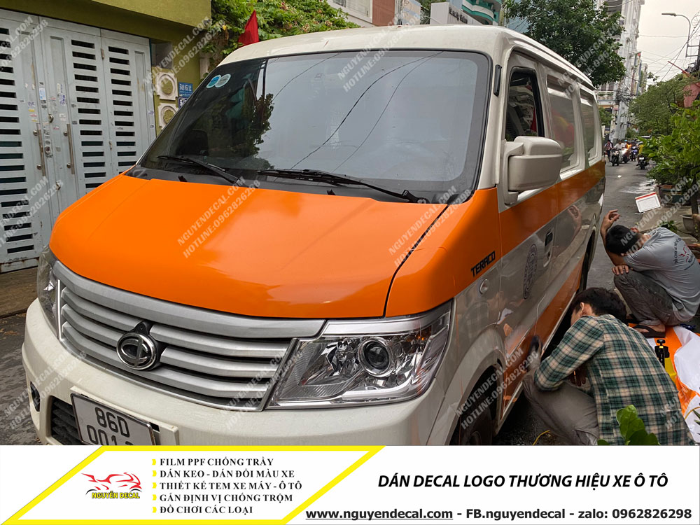 Dán decal logo công ty lên xe ô tô quảng cáo thương hiệu - Nguyễn ...