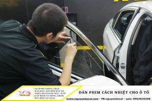 Hướng dẫn dán phim cách nhiệt cho ô tô với các bước đơn giản