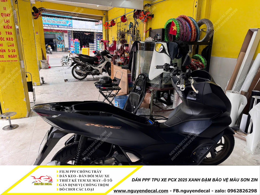 Dán PPF TPU xe PCX 2025 xanh đậm bảo vệ sơn zin Dán PPF TPU xe PCX 2025 xanh đậm bảo vệ sơn zin