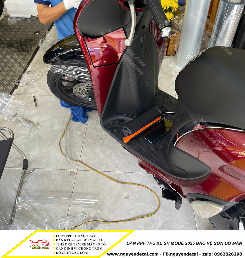 Dán PPF xe Sh mode 2025 bảo vệ màu sơn đỏ mận Dán PPF xe Sh mode 2025 bảo vệ màu sơn đỏ mận