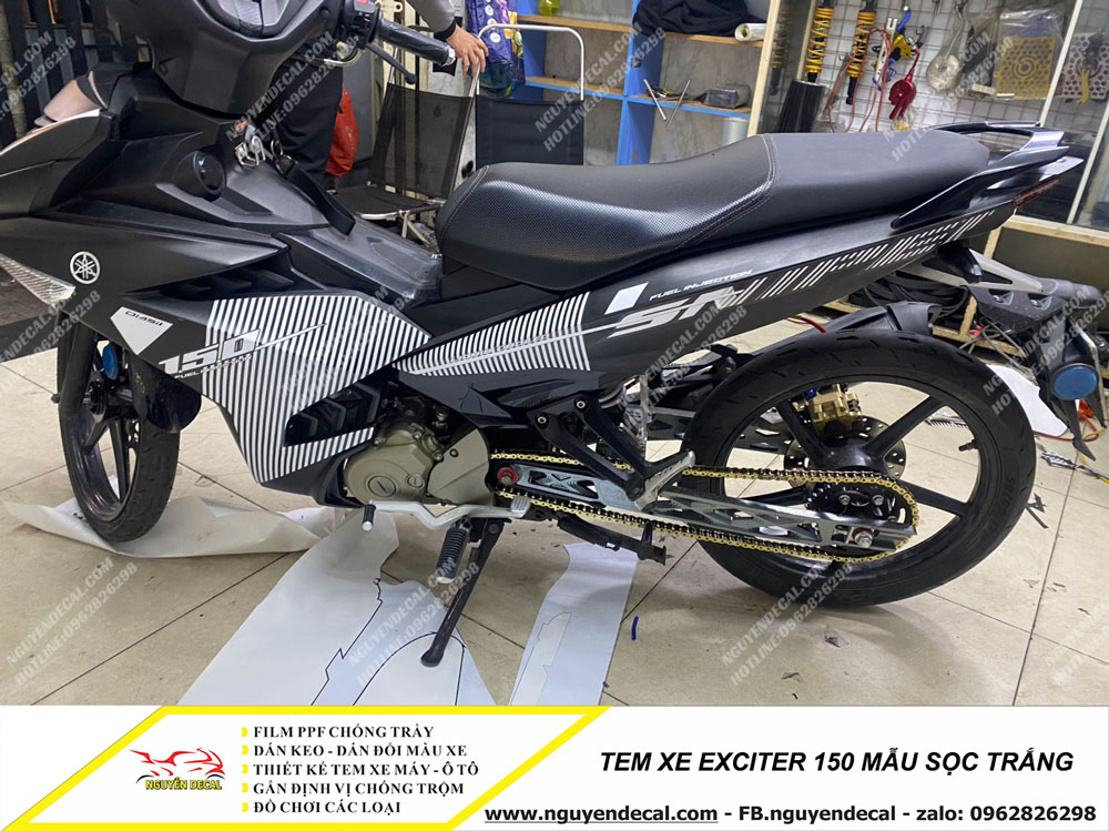 Tem xe Exciter 150 mẫu sọc trắng