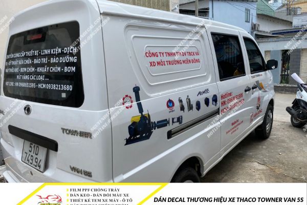 Dán decal thương hiệu xe Thaco Towner Van 5S