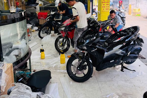 Dán keo 3 lớp xe Air Blade 160 2025 bảo vệ sơn màu đen bóng