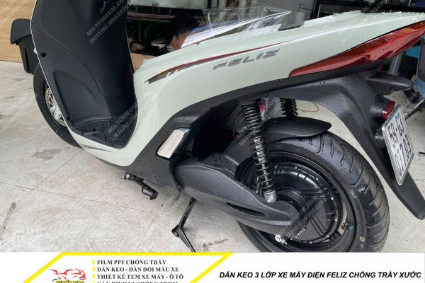 Dán keo 3 lớp xe điện Feliz chống trầy