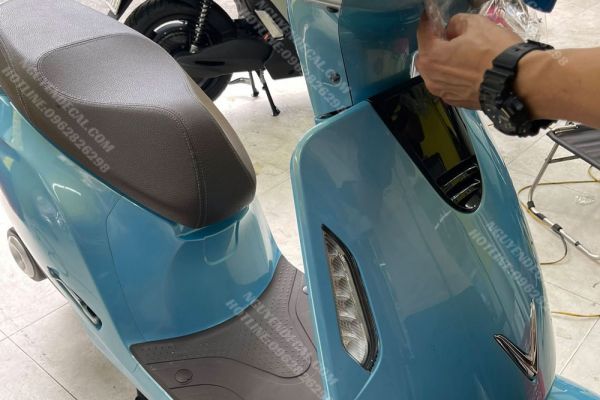 Dán keo bóng xe Vinfast Evo200 chống trầy xước