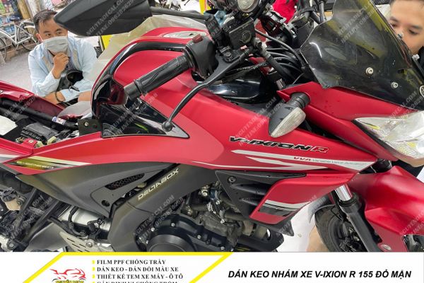 Dán keo nhám xe Yamaha V-IXION R155 đỏ mận