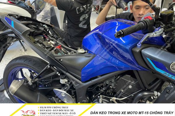 Dán keo trong xe Moto MT-15 chống trầy -         Nguyễn Decal 