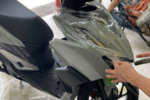 Dán keo trong xe Vario 160 màu xám chống trầy