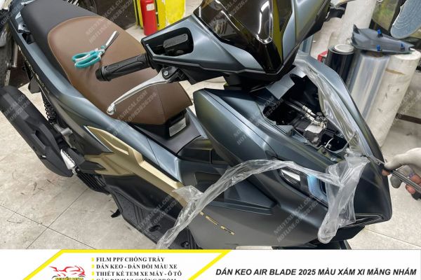 Dán keo xe Air Blade 2025 màu xám xi măng nhám