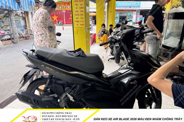 Dán keo xe Air Blade 2026 màu đen nhám chống trầy