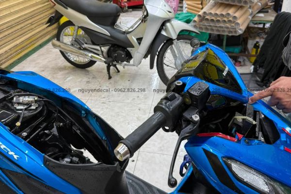 Dán keo xe Click 2026 xanh chống trầy sơn zin