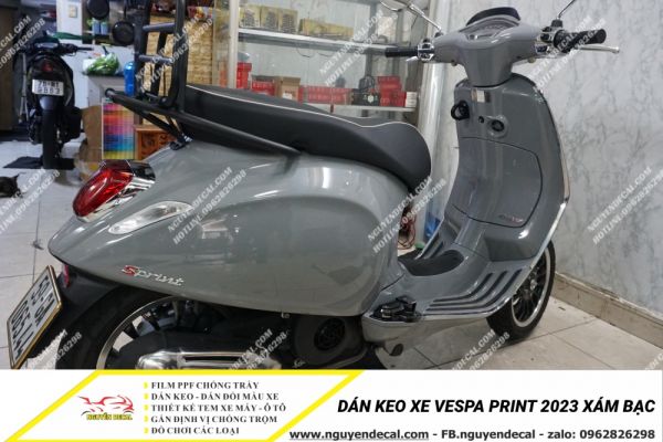 Dán keo xe Vespa Print 2023 xám bạc