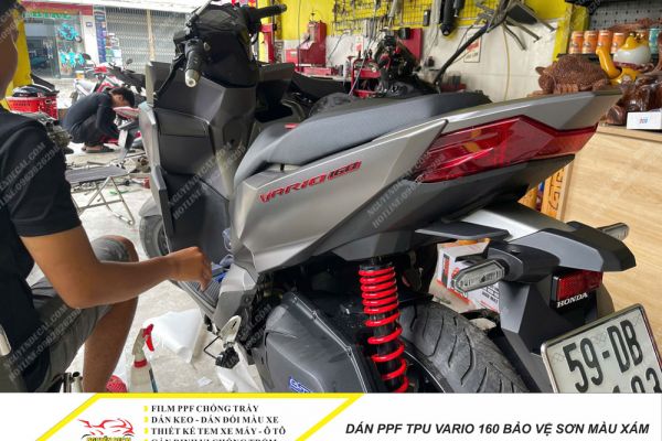 Dán PPF TPU xe Vario 160 bảo vệ sơn màu xám