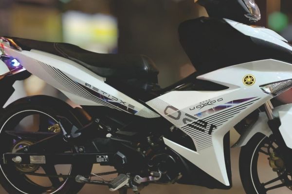 Tem rời xe Exciter 150 mẫu kẻ sọc DOOU trắng đen