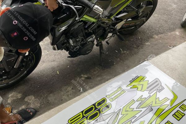Tem rời xe Kawasaki Z900 xanh lá