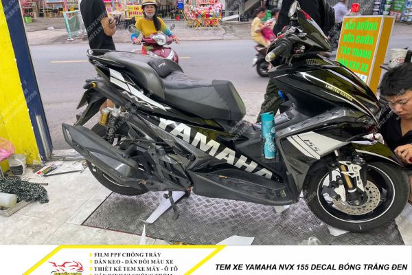 Tem xe NVX 155 decal bóng trắng đen -         Nguyễn Decal - Chuyên Dán Keo Xe Design Tem Xe Decal Tem Xe Nguyễn Decal