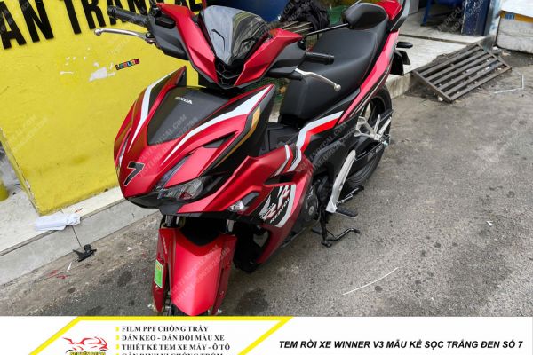 Tem xe Winner V3 mẫu sọc trắng đen số 7