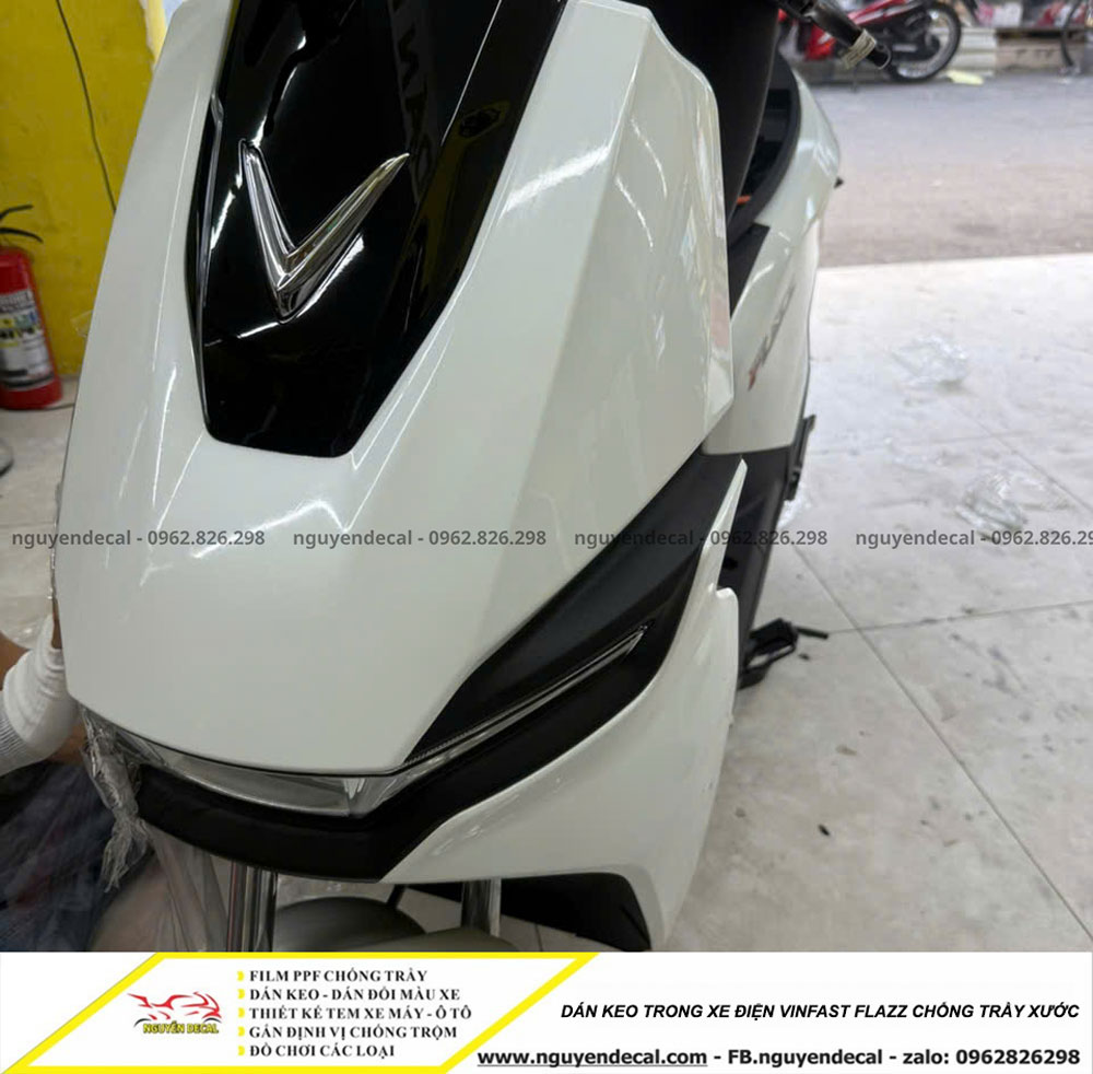 D&aacute;n keo trong xe điện Vinfast Flazz