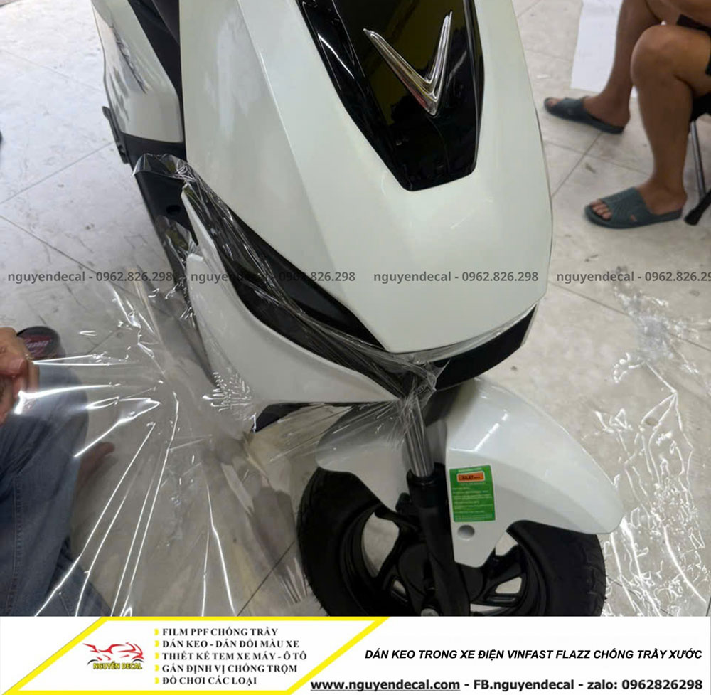 D&aacute;n keo trong xe điện Vinfast Flazz